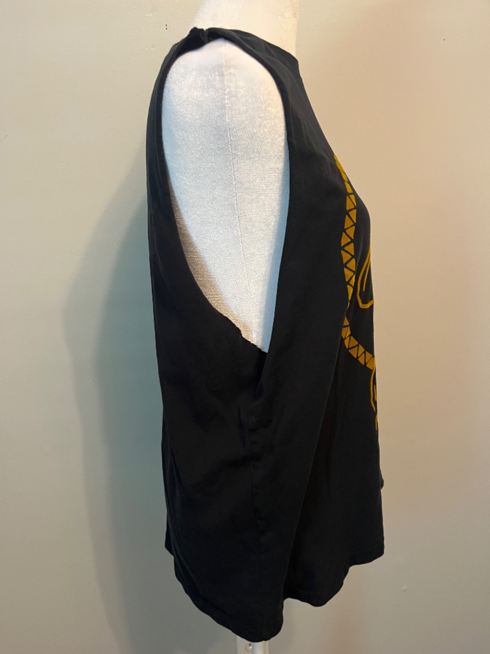 Wrangler Black and Gold Velvet Cowgirl Cutoff Sleeve Festival Shirt - Medium - Picture 5 of 8